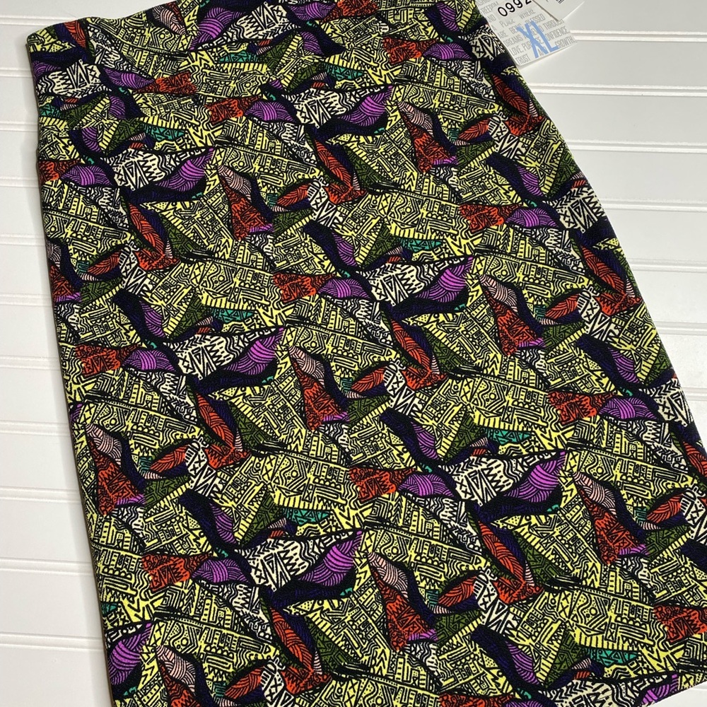 SIZE XL (18-20) NWT Lularoe Cassie pencil skirt